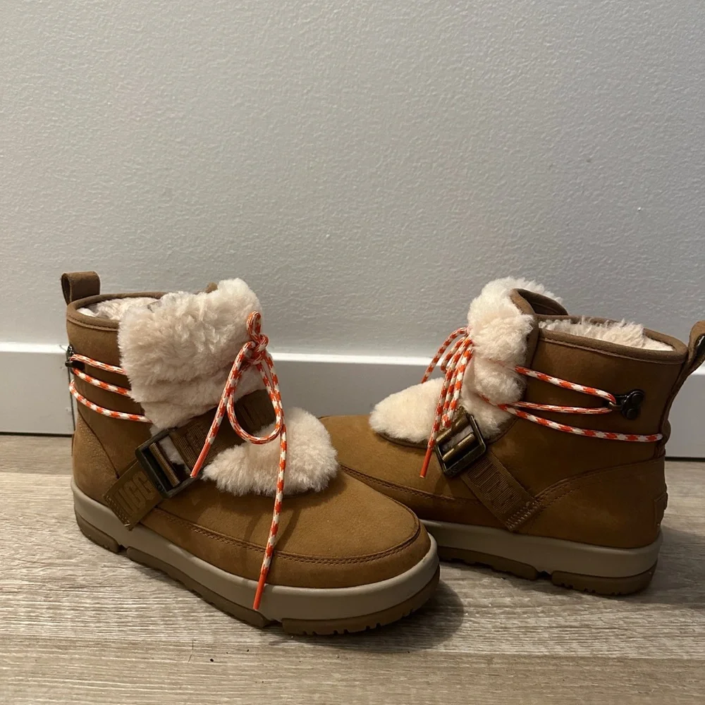 uGg classic weather hiker - Picture 2 of 5